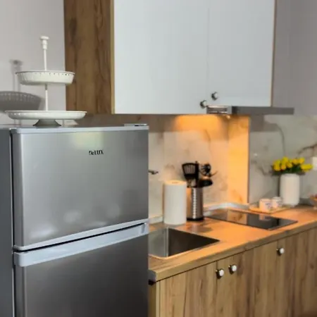 The Newspapers * 地拉那