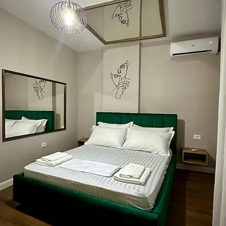 The Newspapers 地拉那