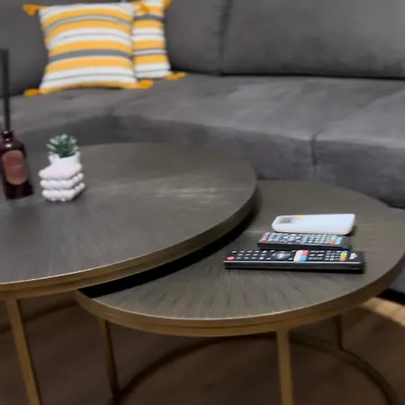 דירה The Newspapers