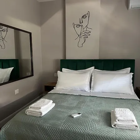 The Newspapers * 地拉那