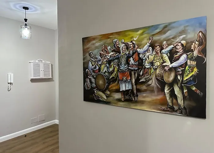 The Newspapers דירה