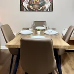 דירה The Newspapers *